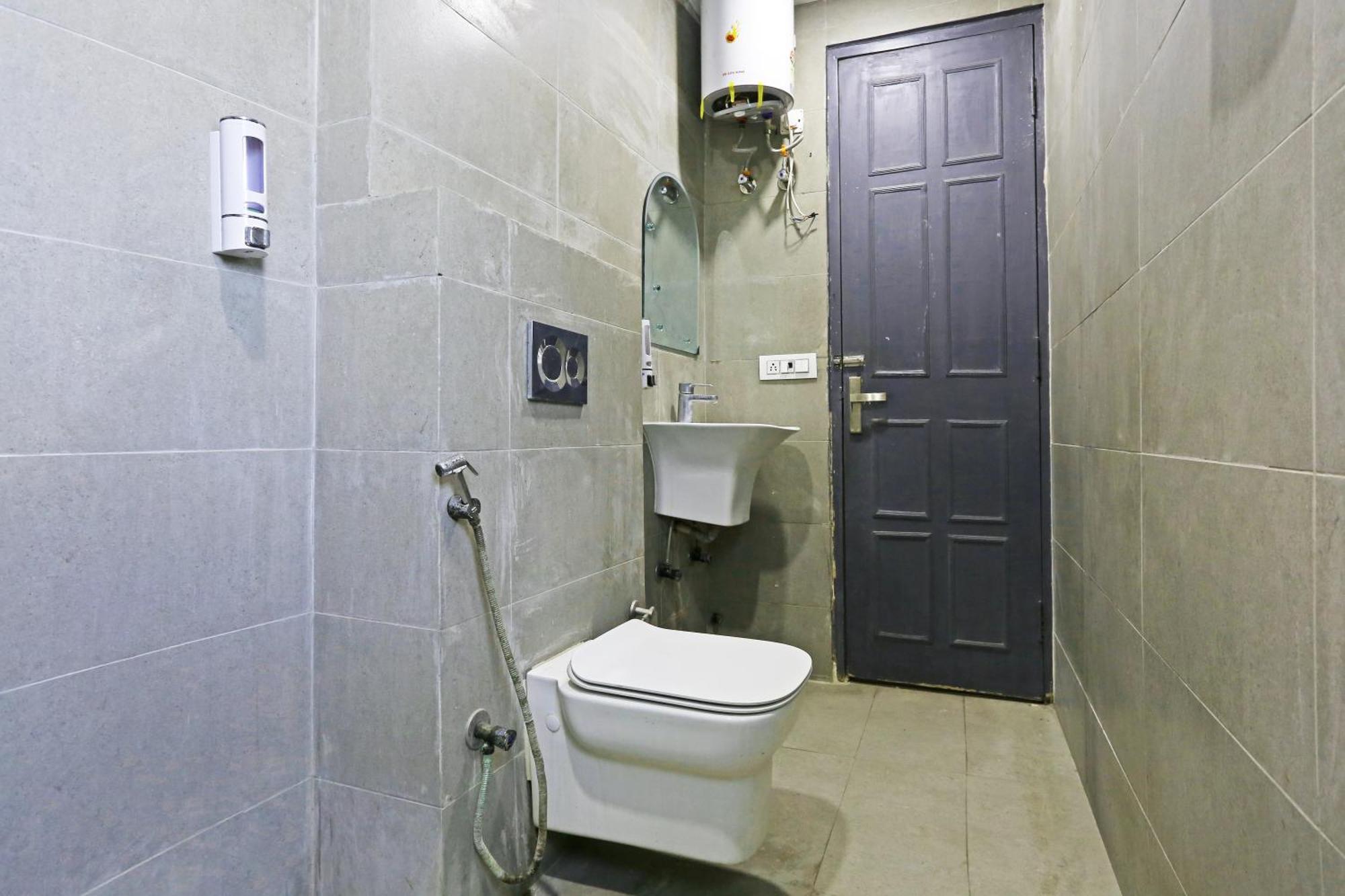 Hotel Twamev Residency Uttam Nagar Couple Friendly 德里 外观 照片