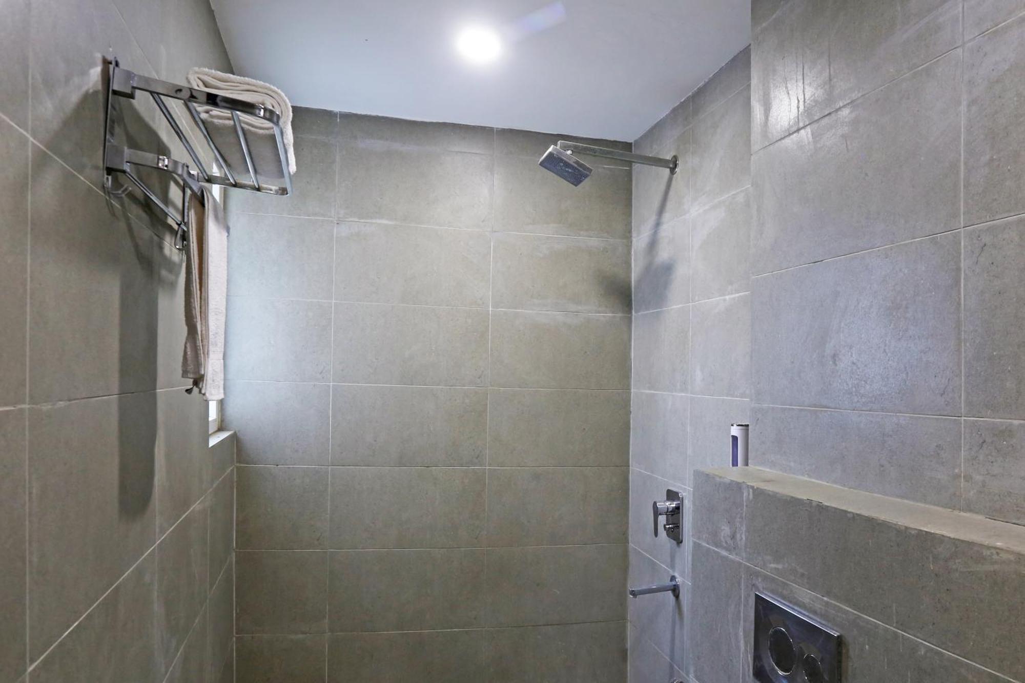Hotel Twamev Residency Uttam Nagar Couple Friendly 德里 外观 照片