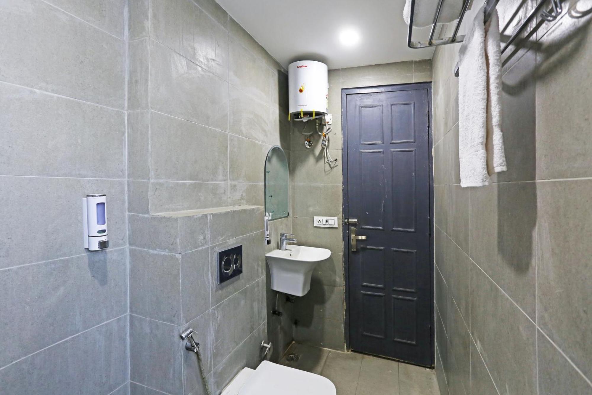 Hotel Twamev Residency Uttam Nagar Couple Friendly 德里 外观 照片