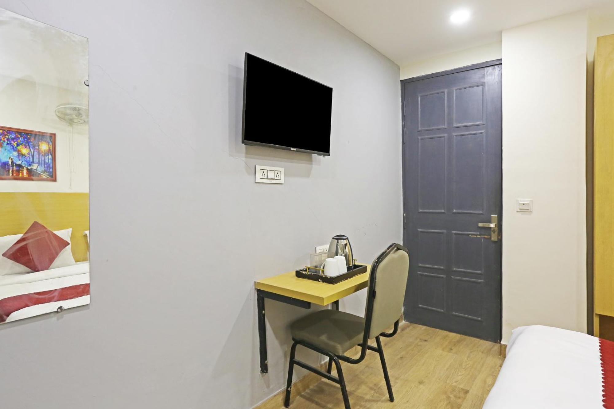 Hotel Twamev Residency Uttam Nagar Couple Friendly 德里 外观 照片
